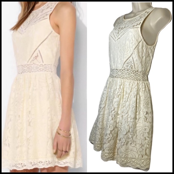 KIMCHI BLUE IVORY BELLA LACE FIT & FLARE DRESS  S - Picture 3 of 10